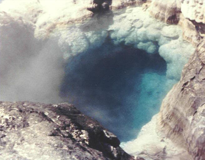 blue hole.jpg (54913 bytes)